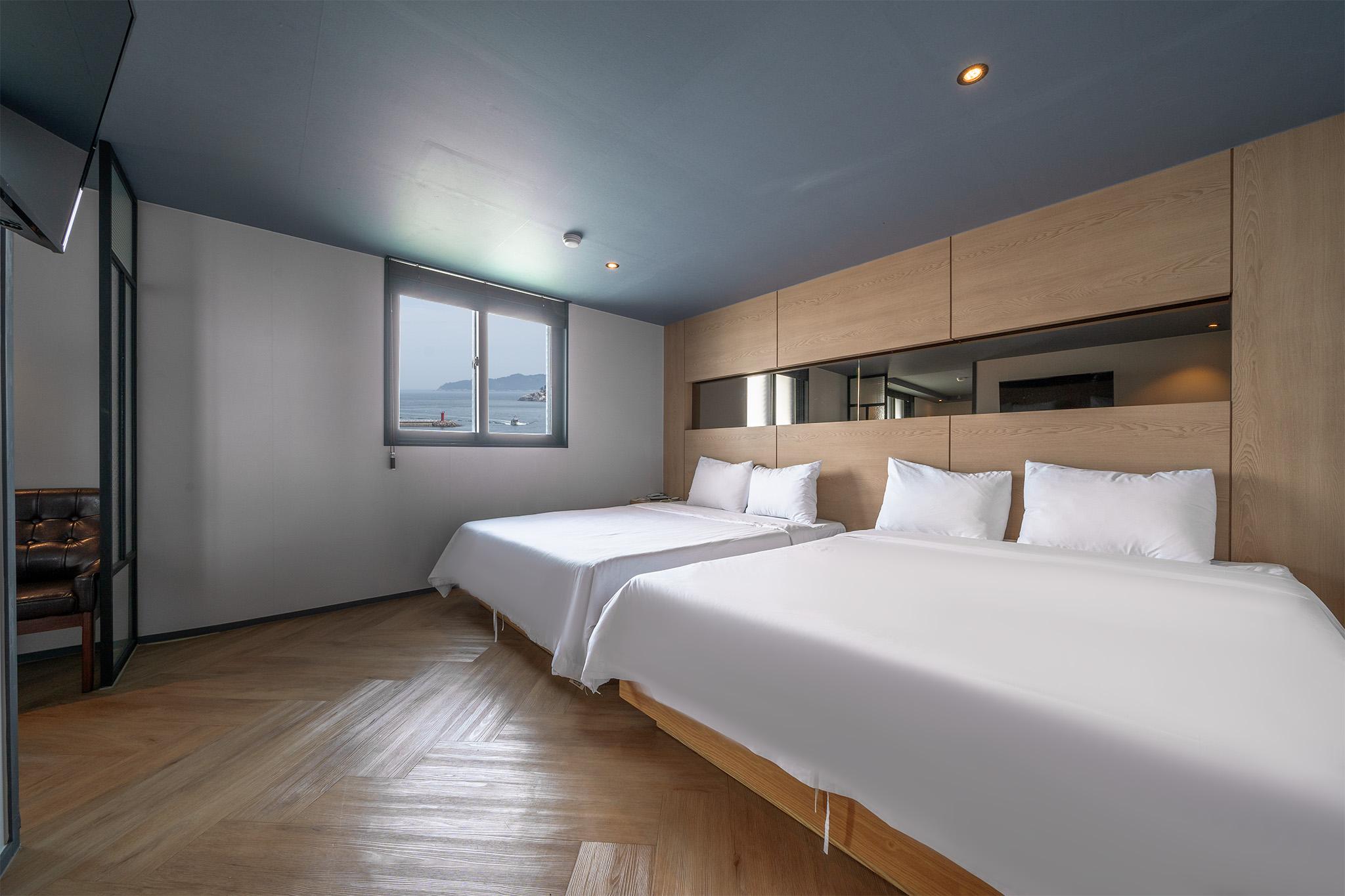 Geojedo Jangseungpo Hotel Deluxe