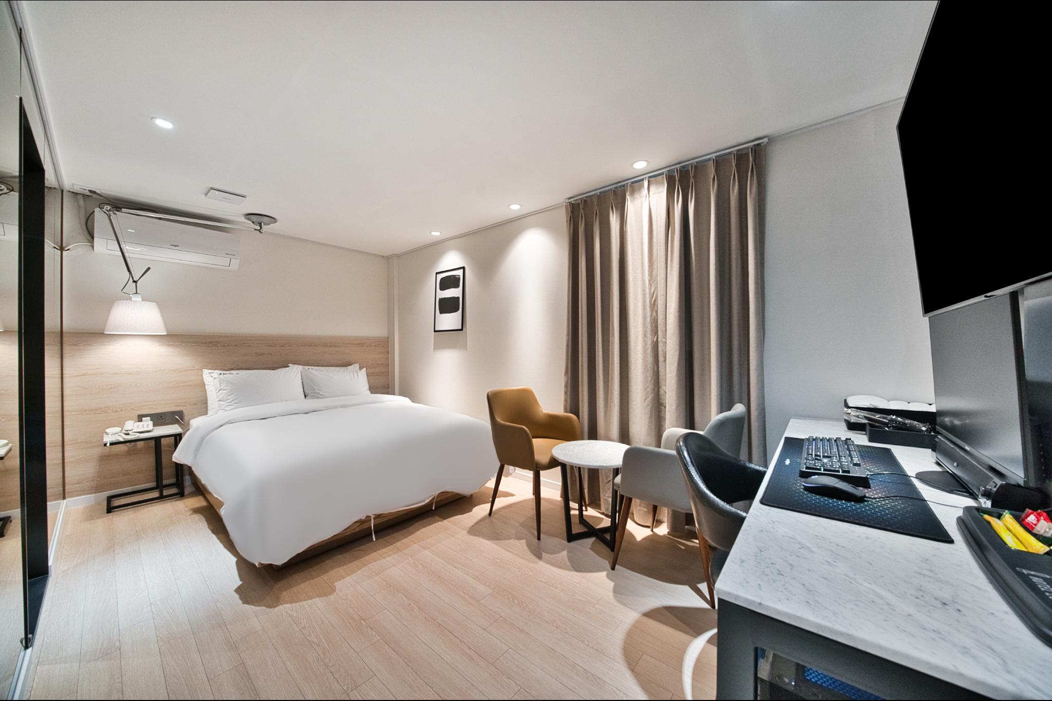 Dongdaemun History Cultural Park Station LOO (Lou Hotel)