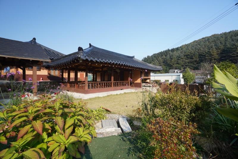 Yongin Hanok Tres Bien Pension-8