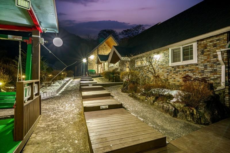 Gapyeong Valley Pension Luan (Valley in front of the pension)-51