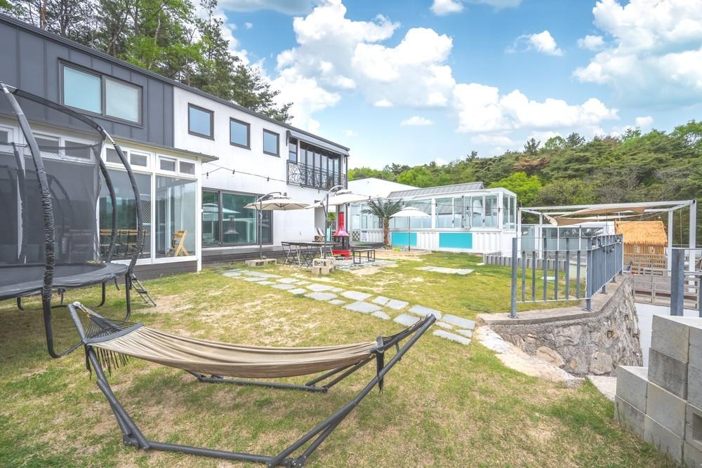 Kyoengju JNG Pool Villa