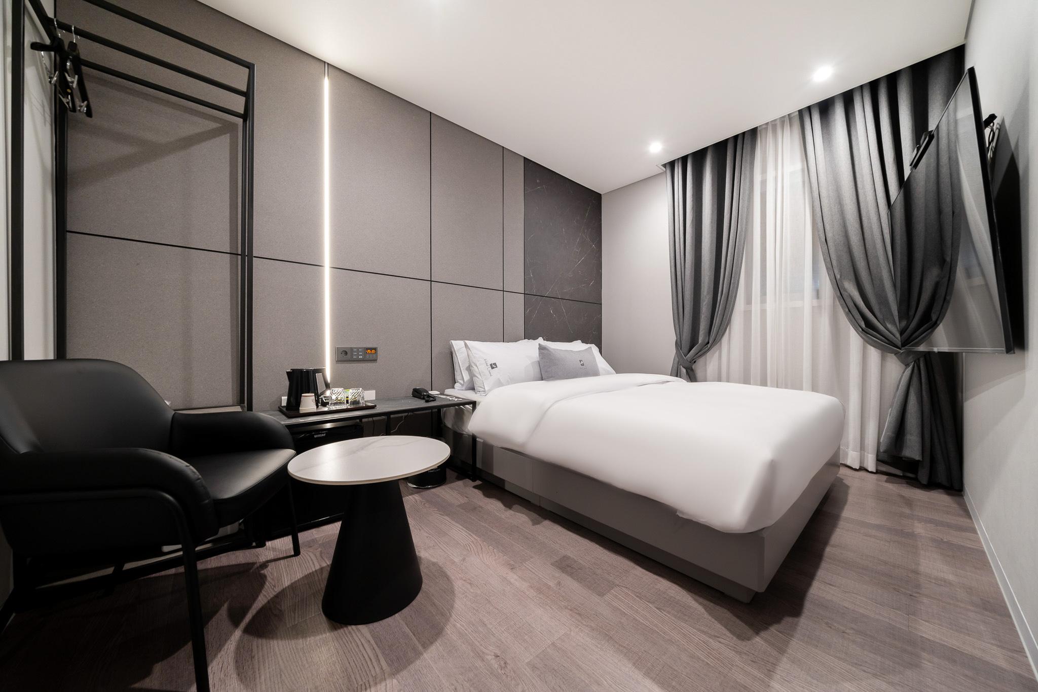 Bucheon Hotel Lizard