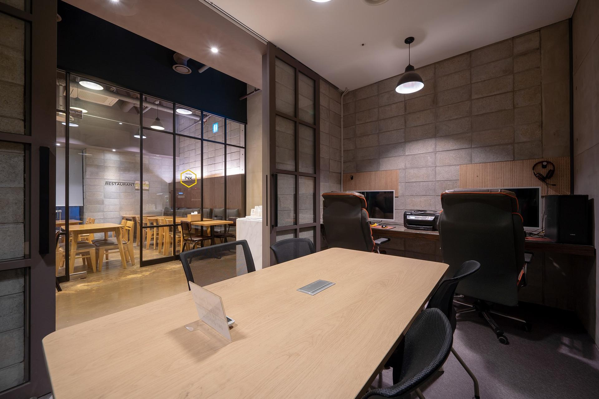 Gong-Ju TouristHotel INK-15