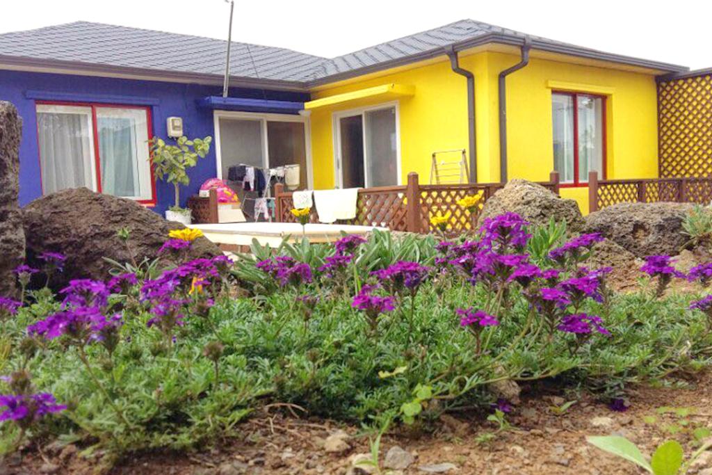 Jeju Maendorong Guest House