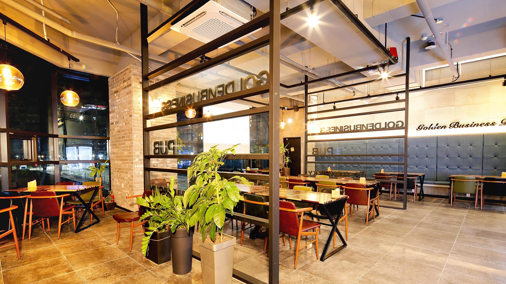 PUB & BAR