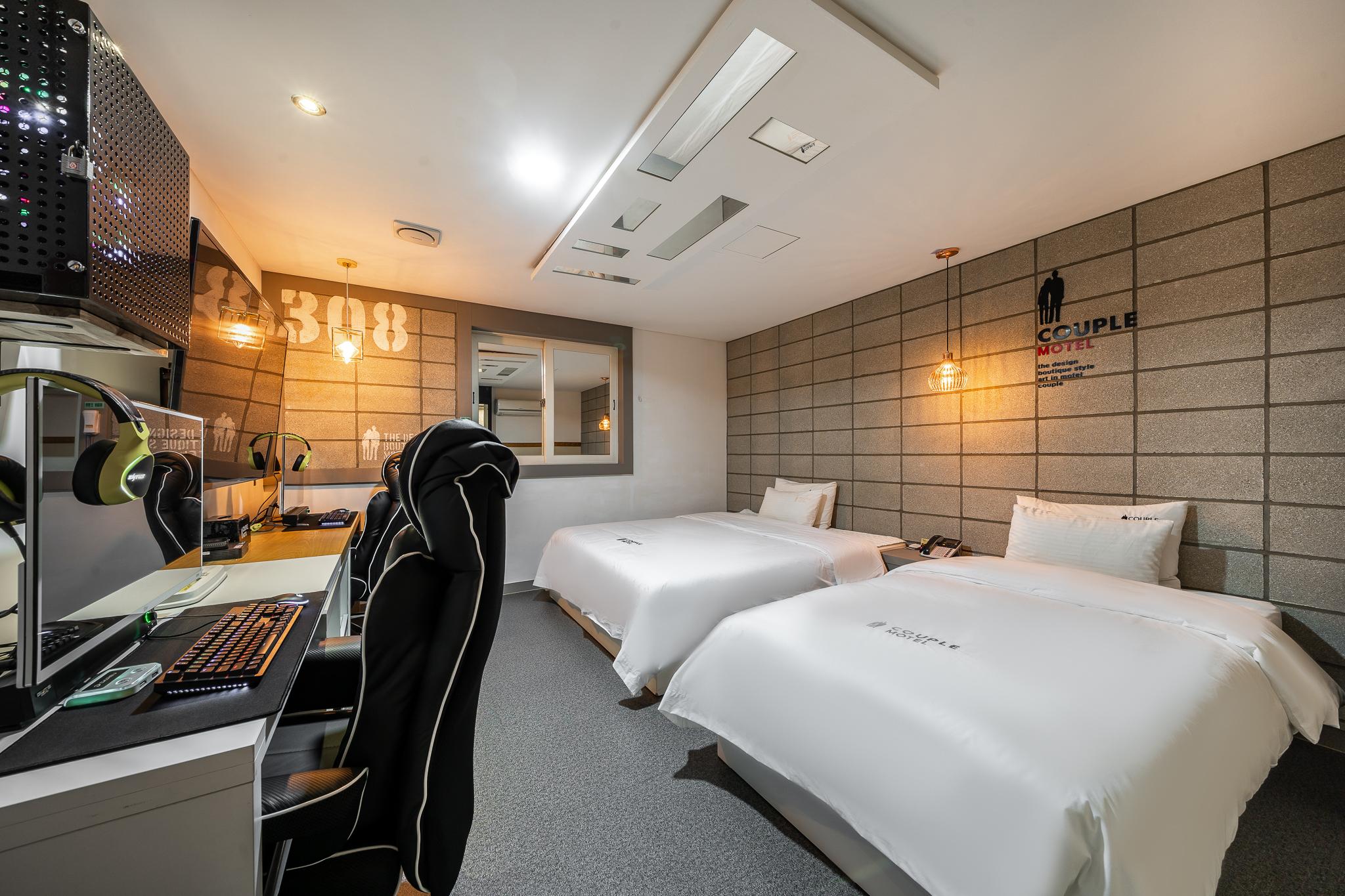 Ulsan Mugeo-dong Couple