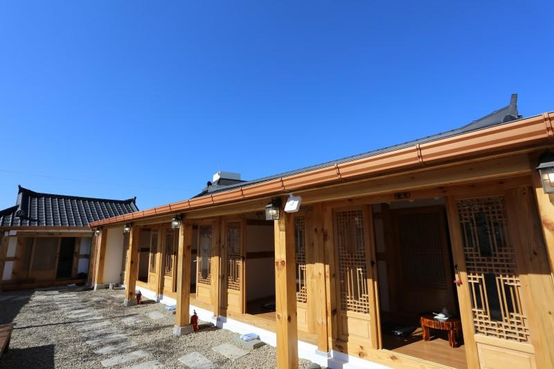 Gyeongju Hwarimjeong Hanok Pension (Cheomseongdae)