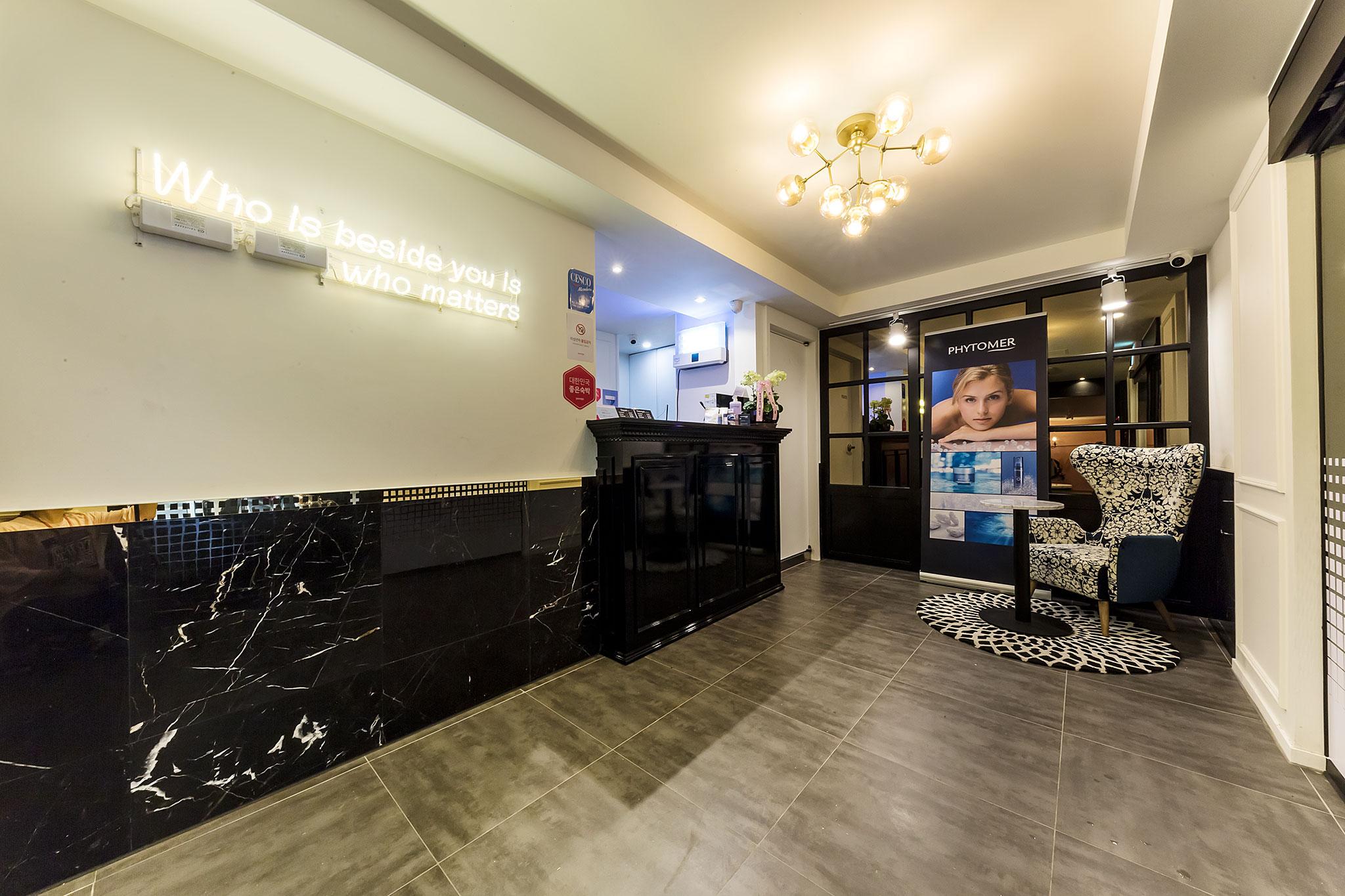 University of Foreign Life Hotel Raha-4