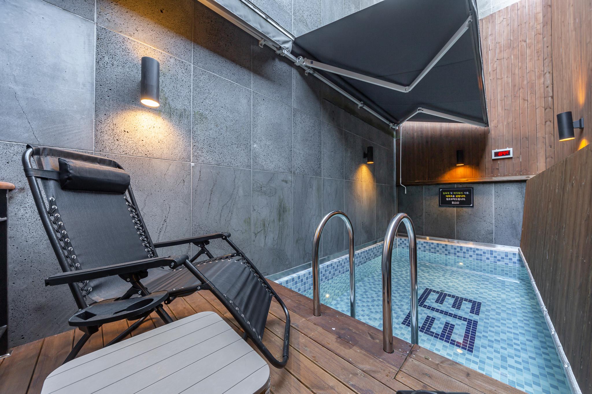 Changwon Jinhae Lewis (LOUIS) Hotel