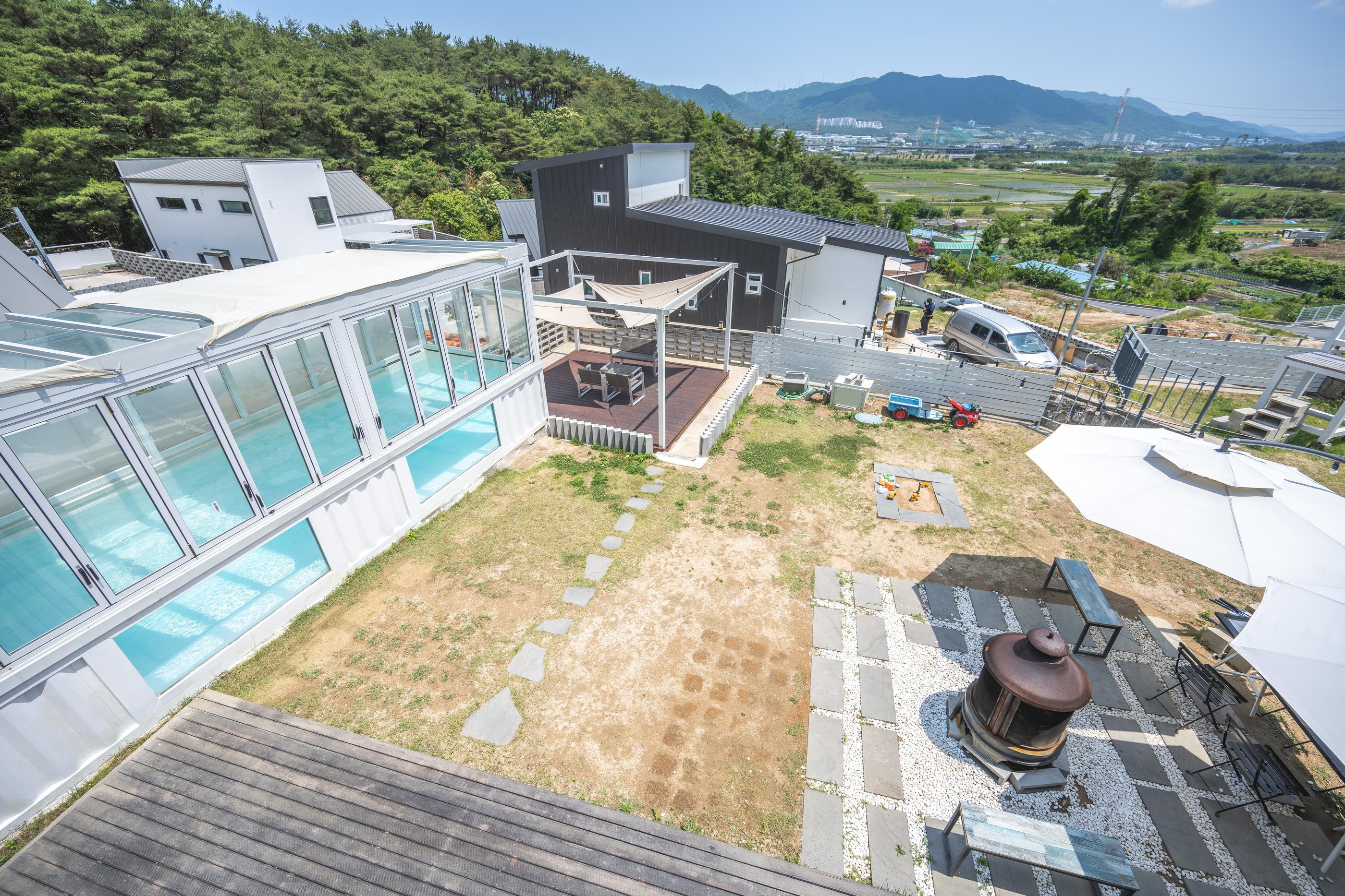 Kyoengju JNG Pool Villa-11