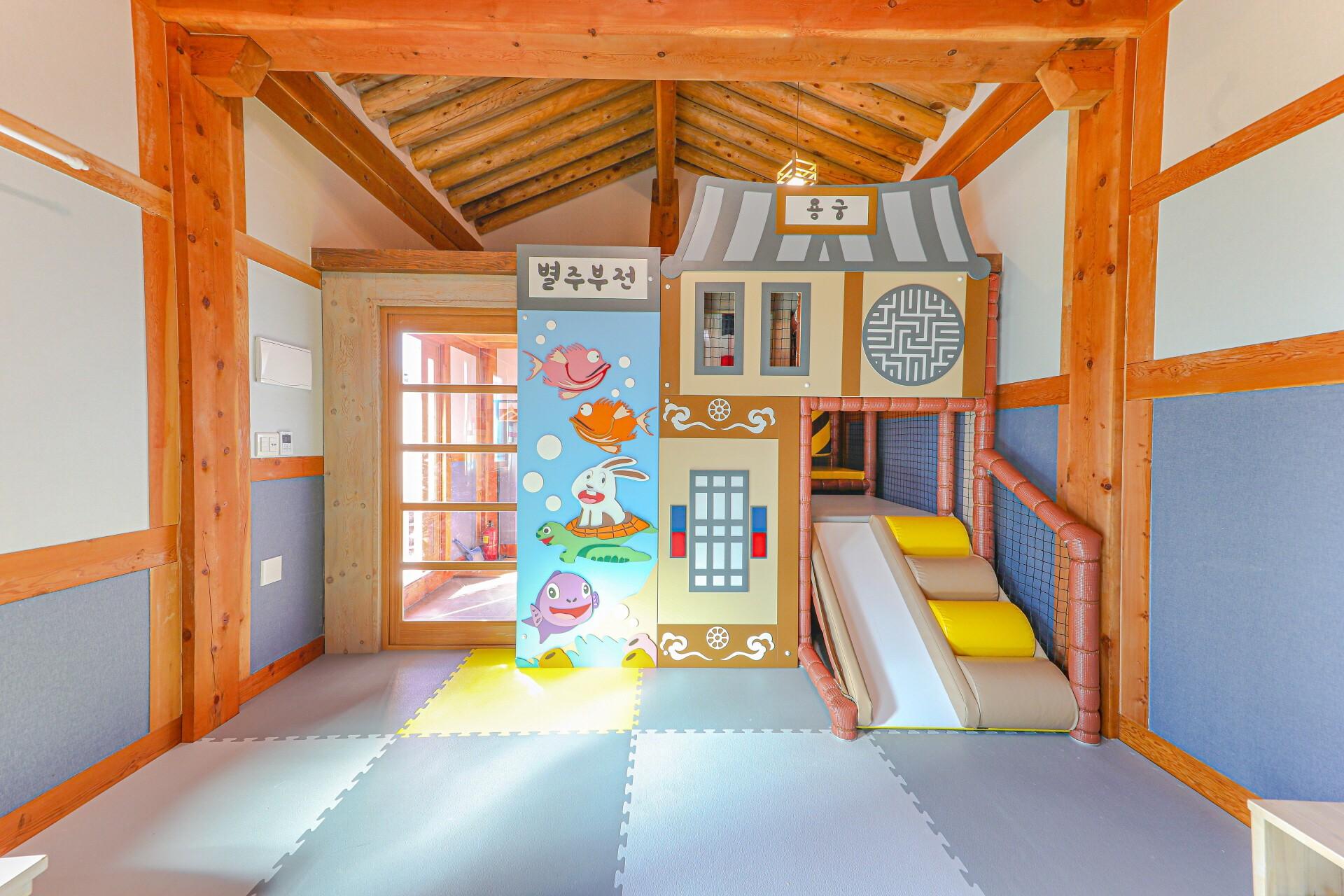 Eunmaru Hanok Kidz Poolvilla and Couple Spa-9