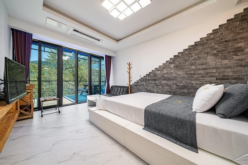 Hadong Yegrina Pool Villa