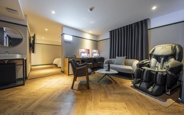 Wolgot Station Brown Dot-7