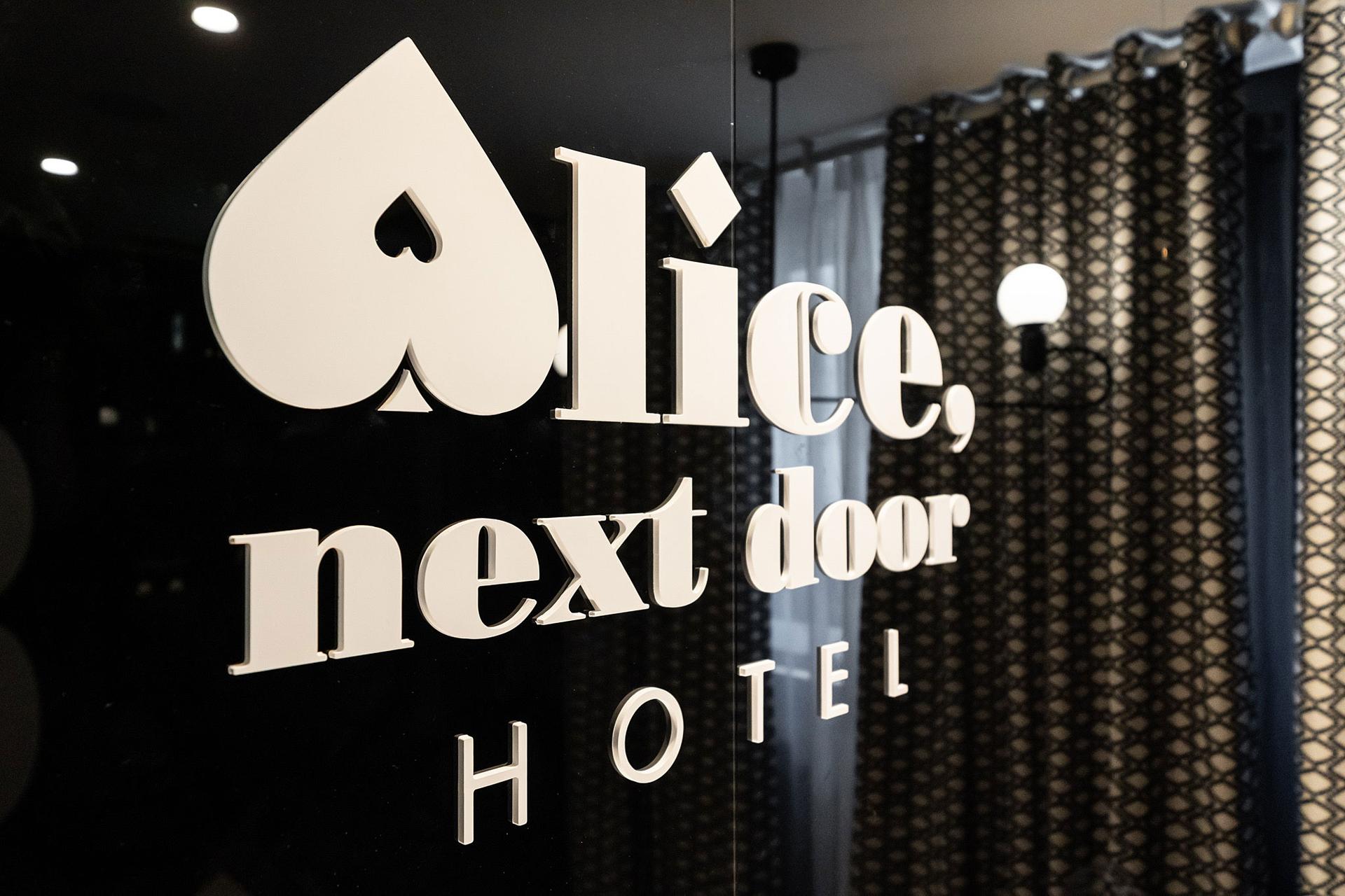 Hanam Alice Next Door-14