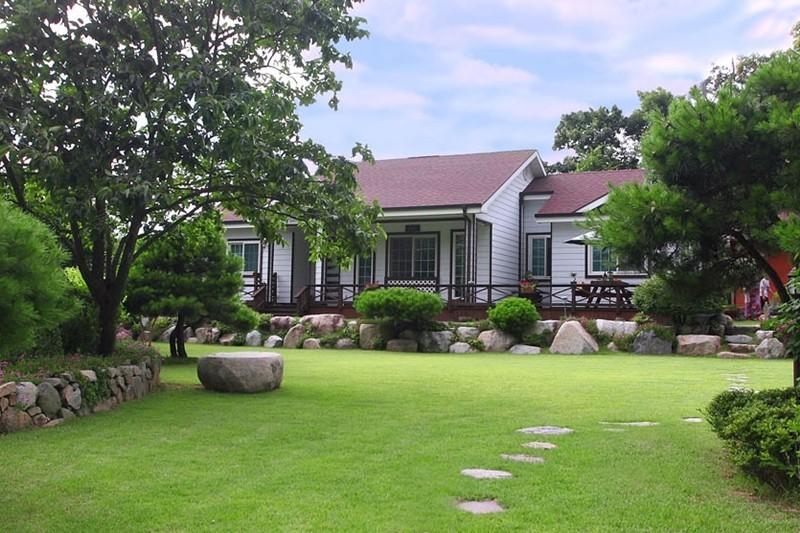 Gyeongju Pine and Wildflower Pension