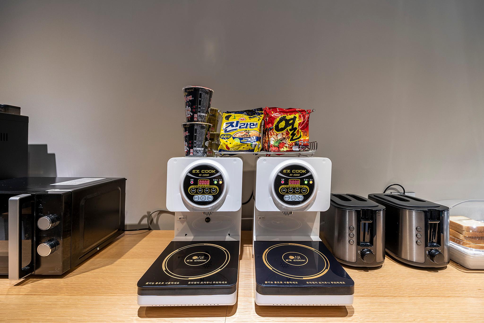 Wolgot Station Brown Dot-45