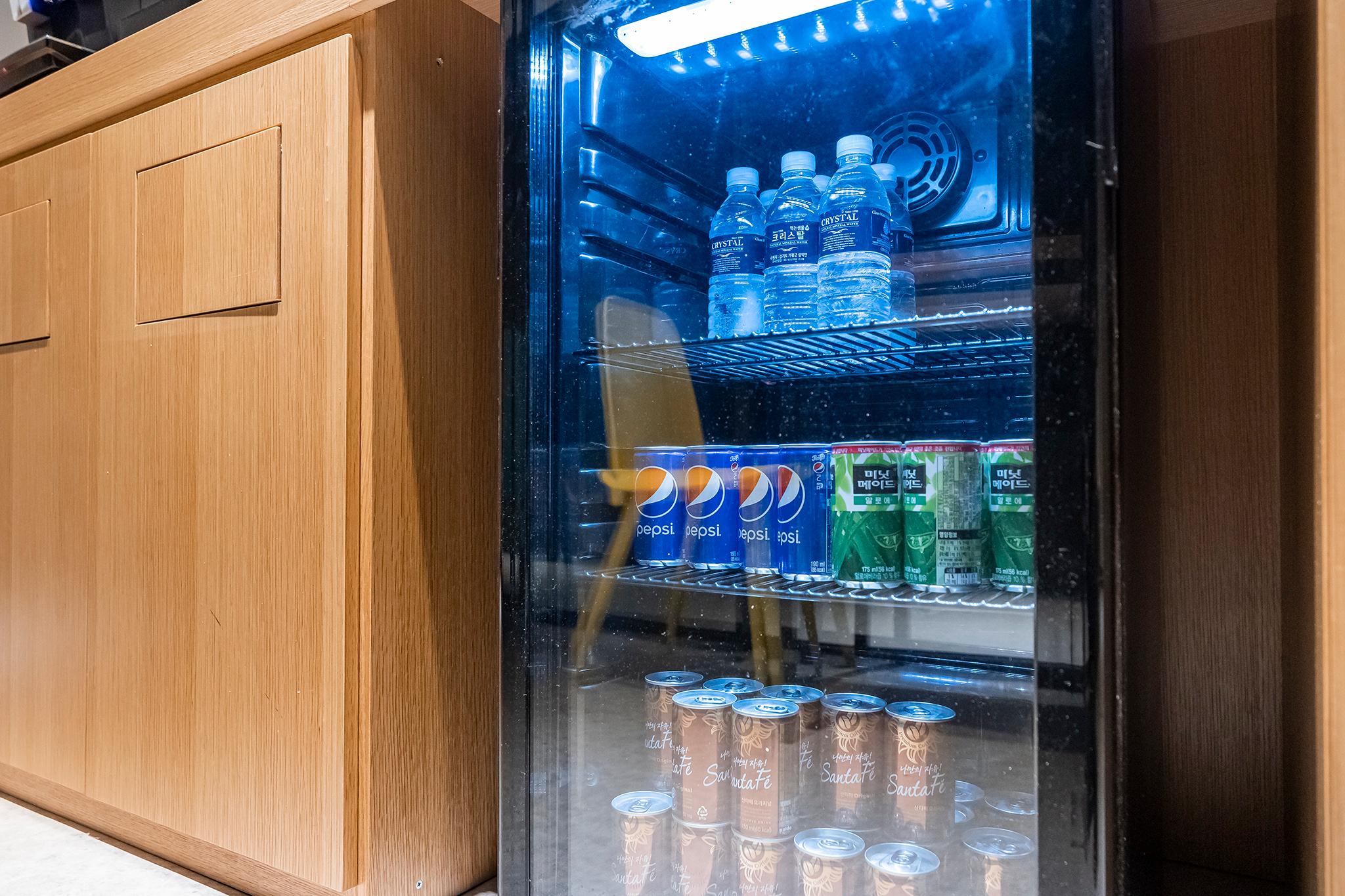 Wolgot Station Brown Dot-39