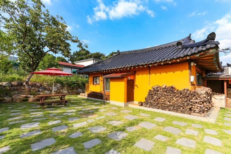Ganghwado Hwanggeumbit Pension-12