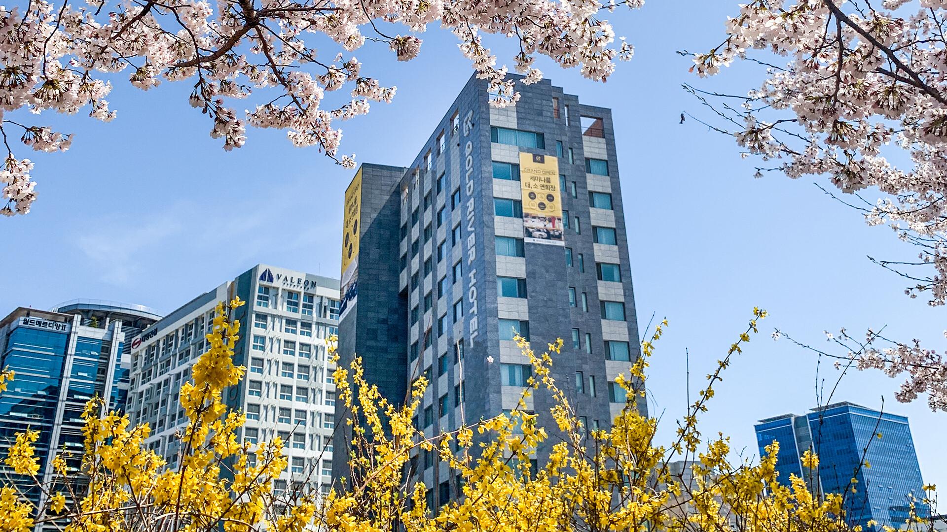 Golden River Hotel