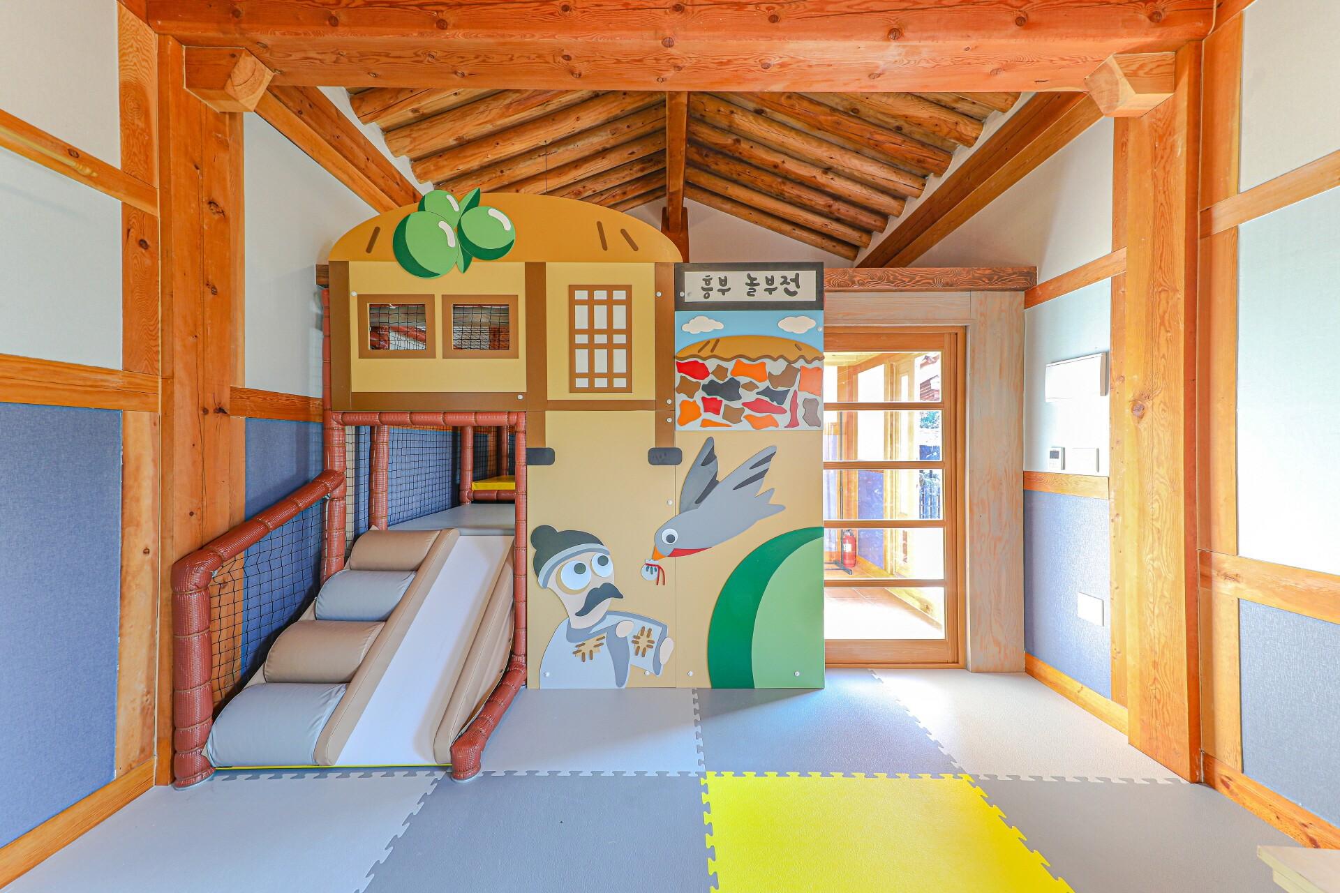Eunmaru Hanok Kidz Poolvilla and Couple Spa-10