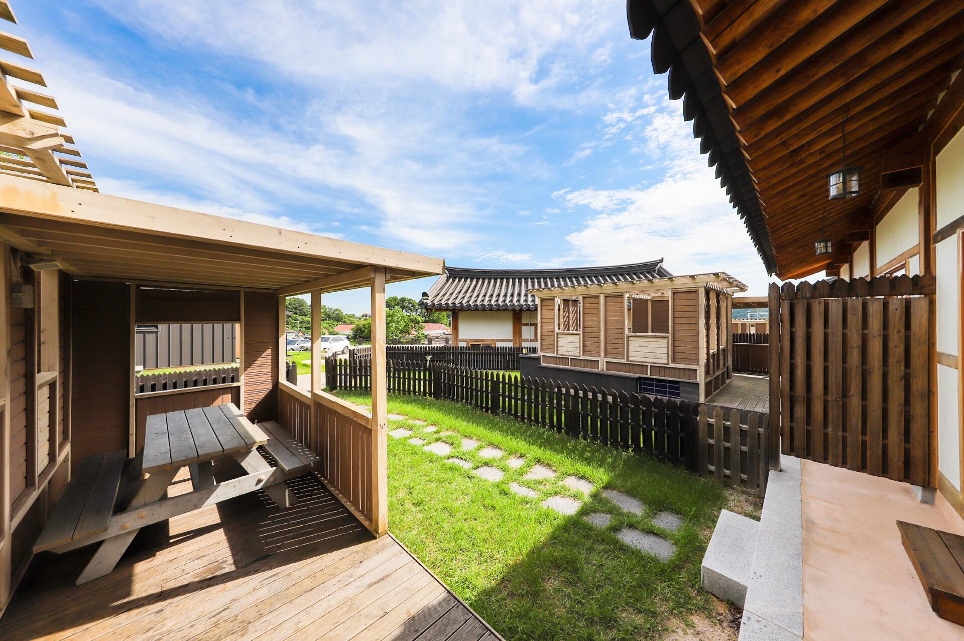 Eunmaru Hanok Kidz Poolvilla and Couple Spa-17