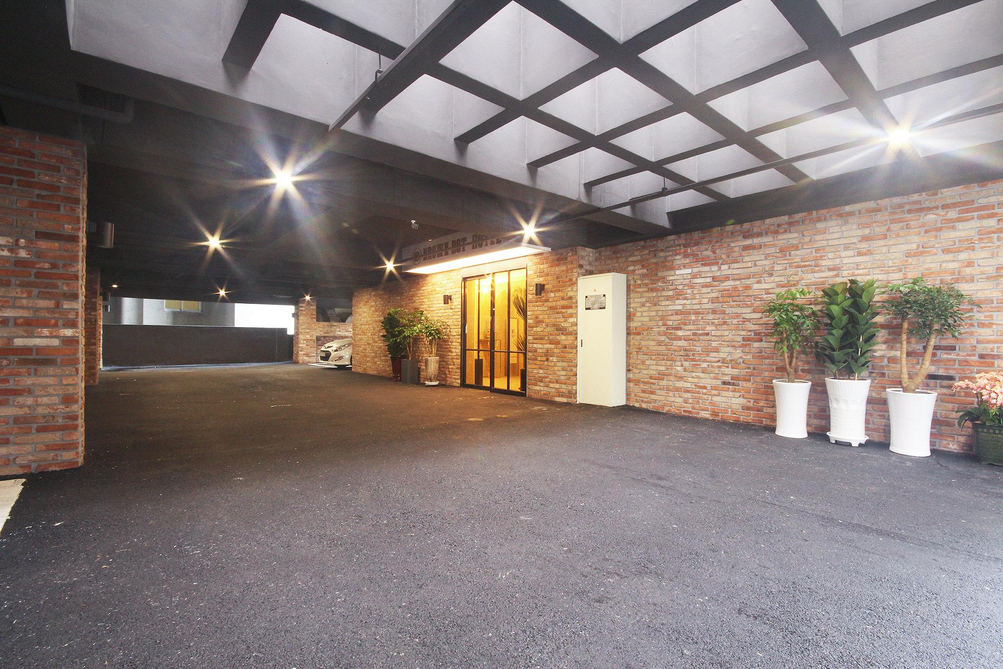 Busan Seomyeon Brown Dot 1-21