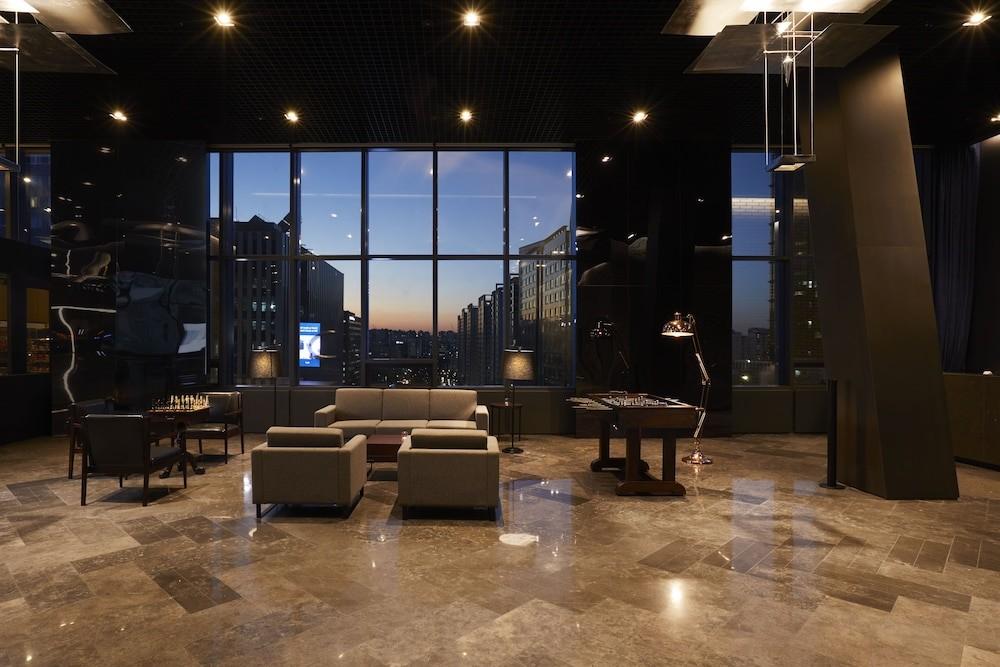 로비 좌석 공간