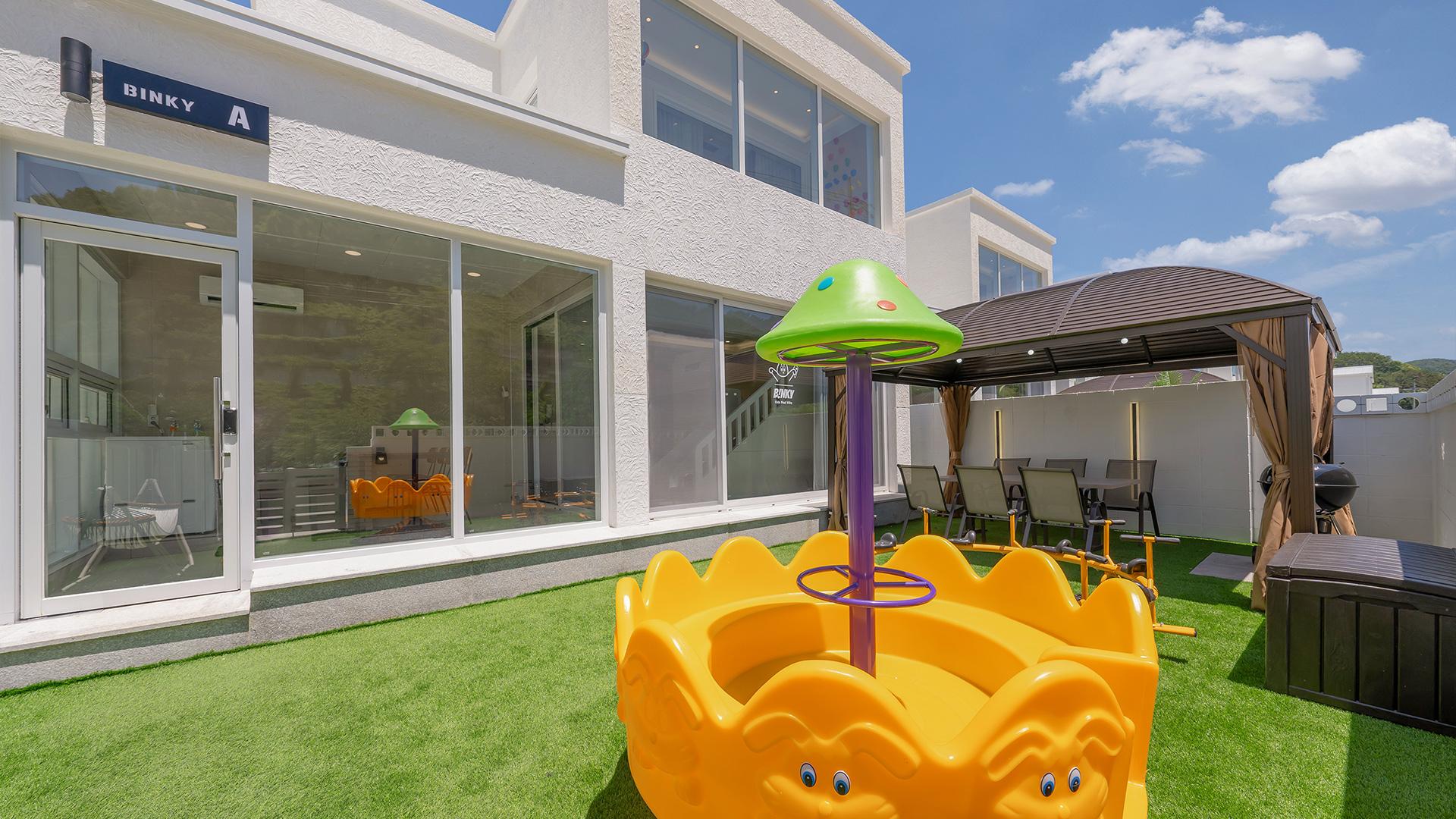 Gyeongju Binky Kids Pool Villa