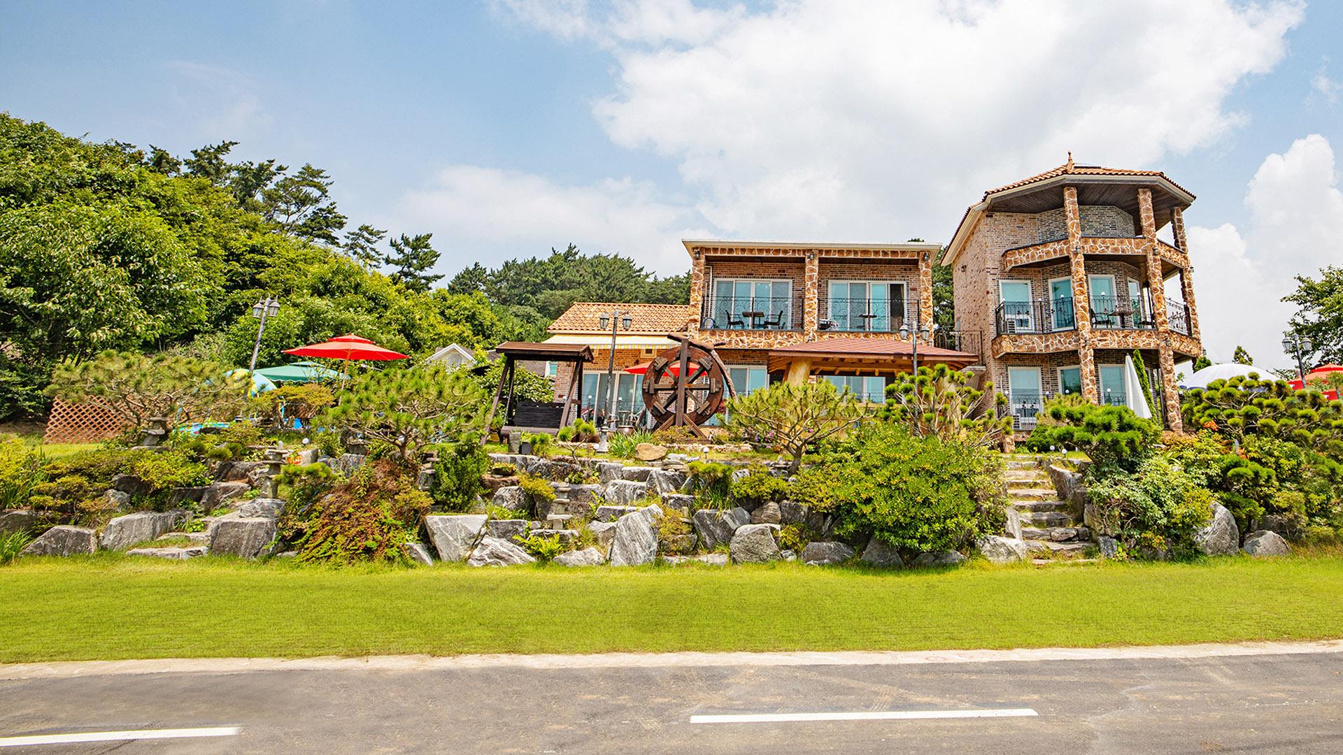 Taean (Anmyeondo) Amor Pension