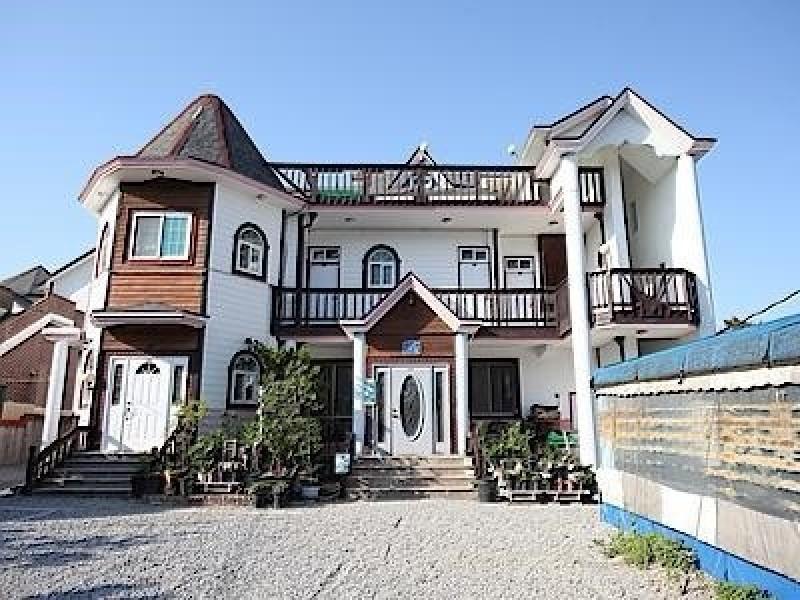 Taean Edel Weiss Pension