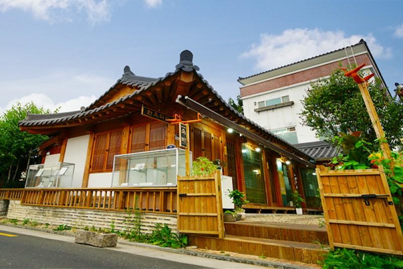 Jeonju Hanok Maru Pension