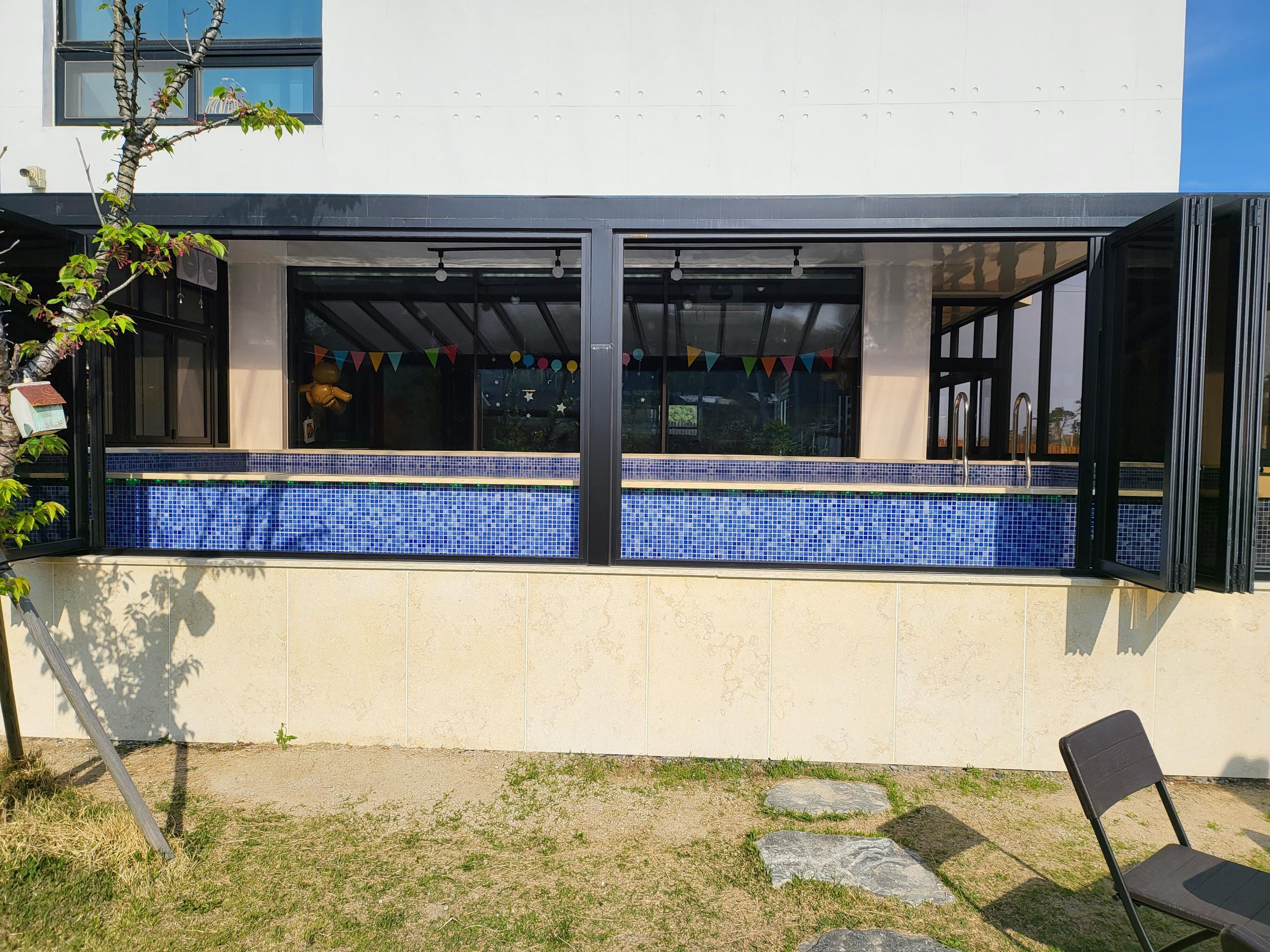 The Hue Kids Pool Vila-42