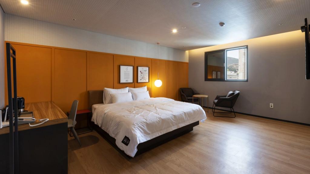 Seomyeon Bumcheon Brown Dot-5