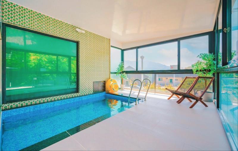 Pocheon Two Romantic Birds Pool Pension