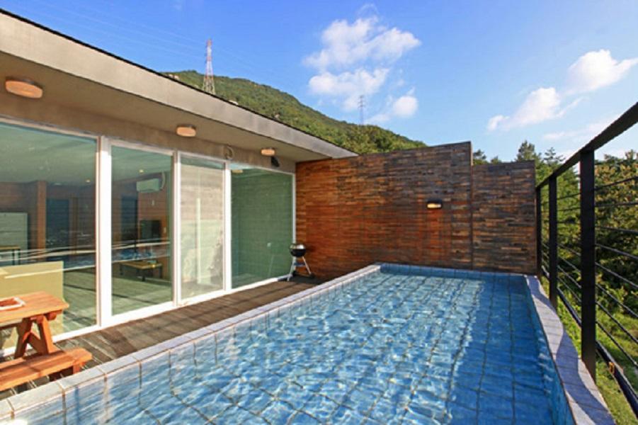 Sancheong Pool Villaian (e An) Pension