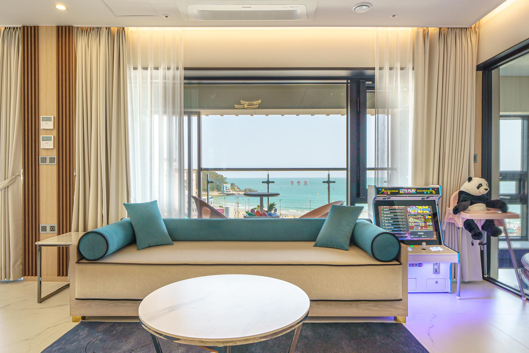 Busan Songjeong Solstay Pool Villa & Ryokan