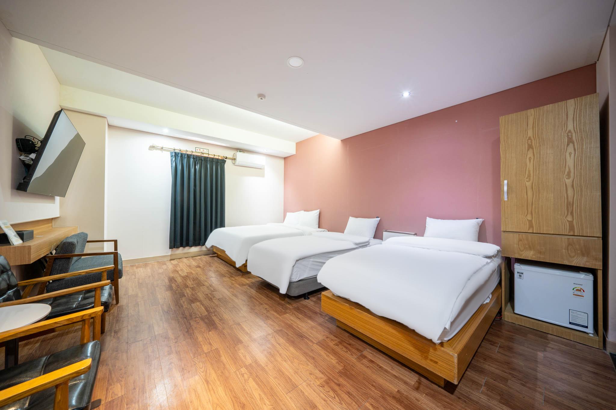 Suwon (Ingyedong) Central Plaza Hotel