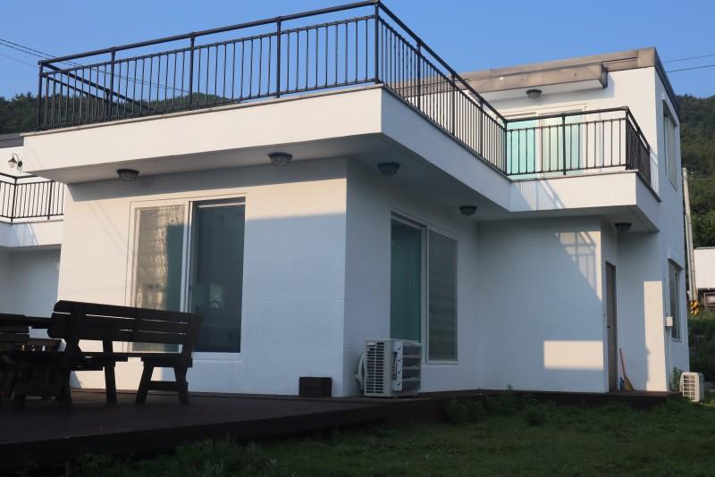 Daebudo (Yeongheungdo) Erni Pool Villa