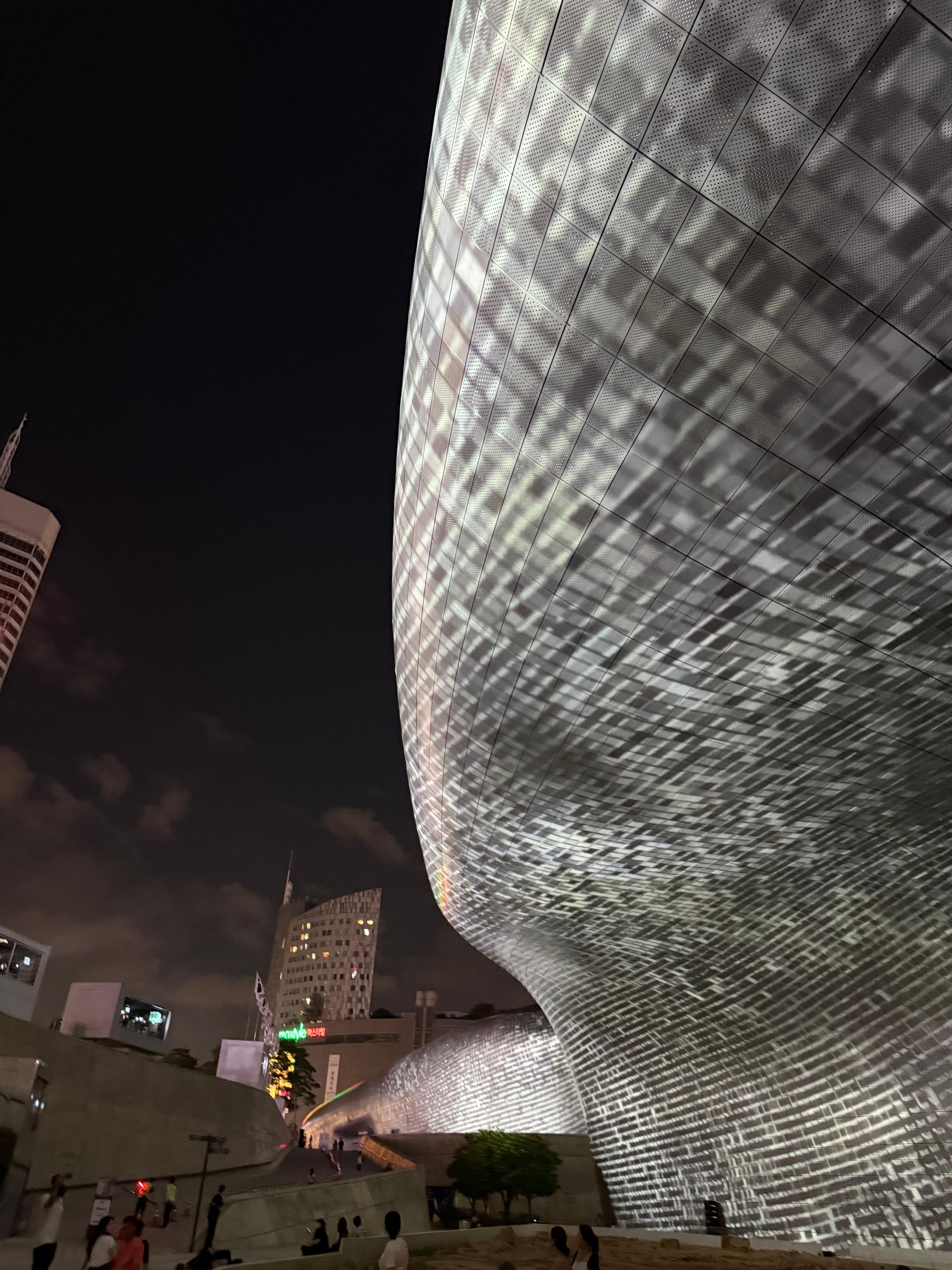 Discover Dongdaemun Design Plaza (DDP)