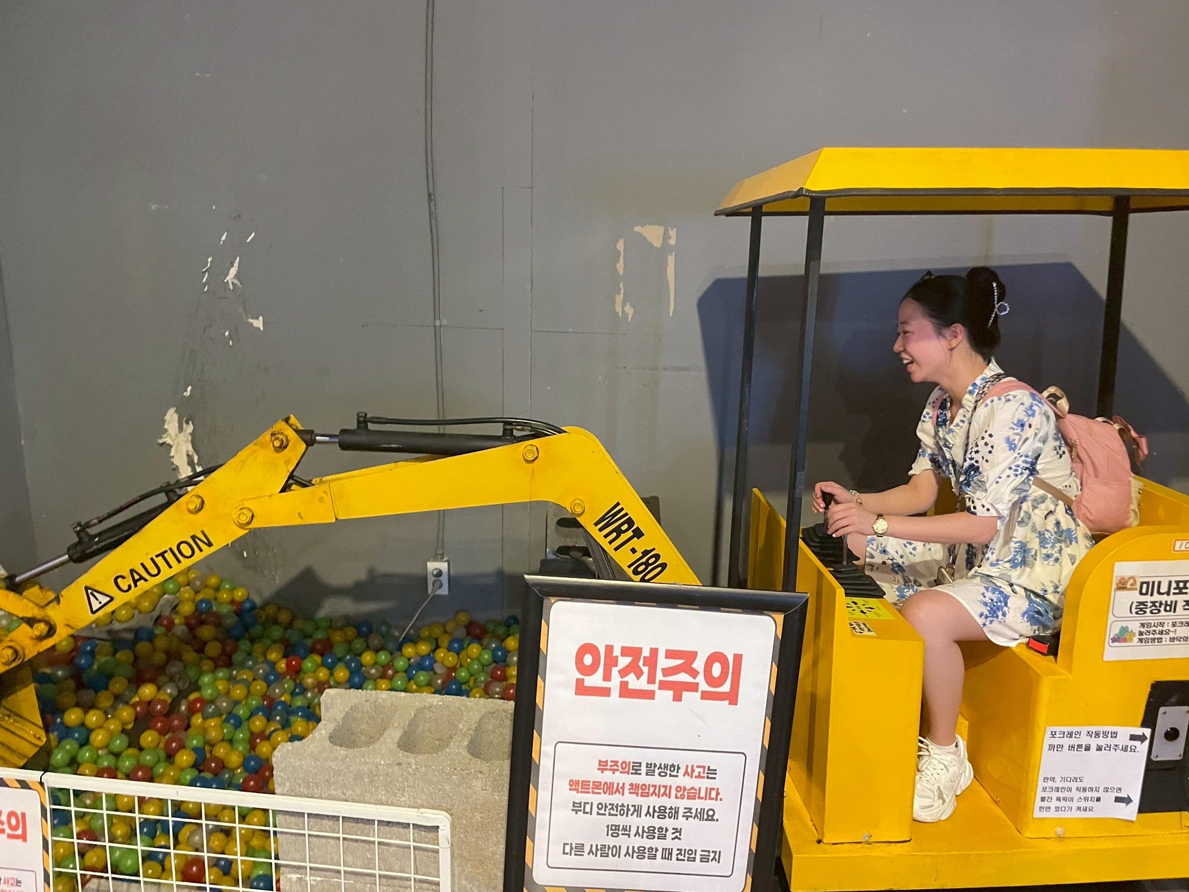 Regnerische Tage auf Jeju verderben den Spaß nicht: Eine Stunde unerwartete Freude auf dem Actmon Playground
