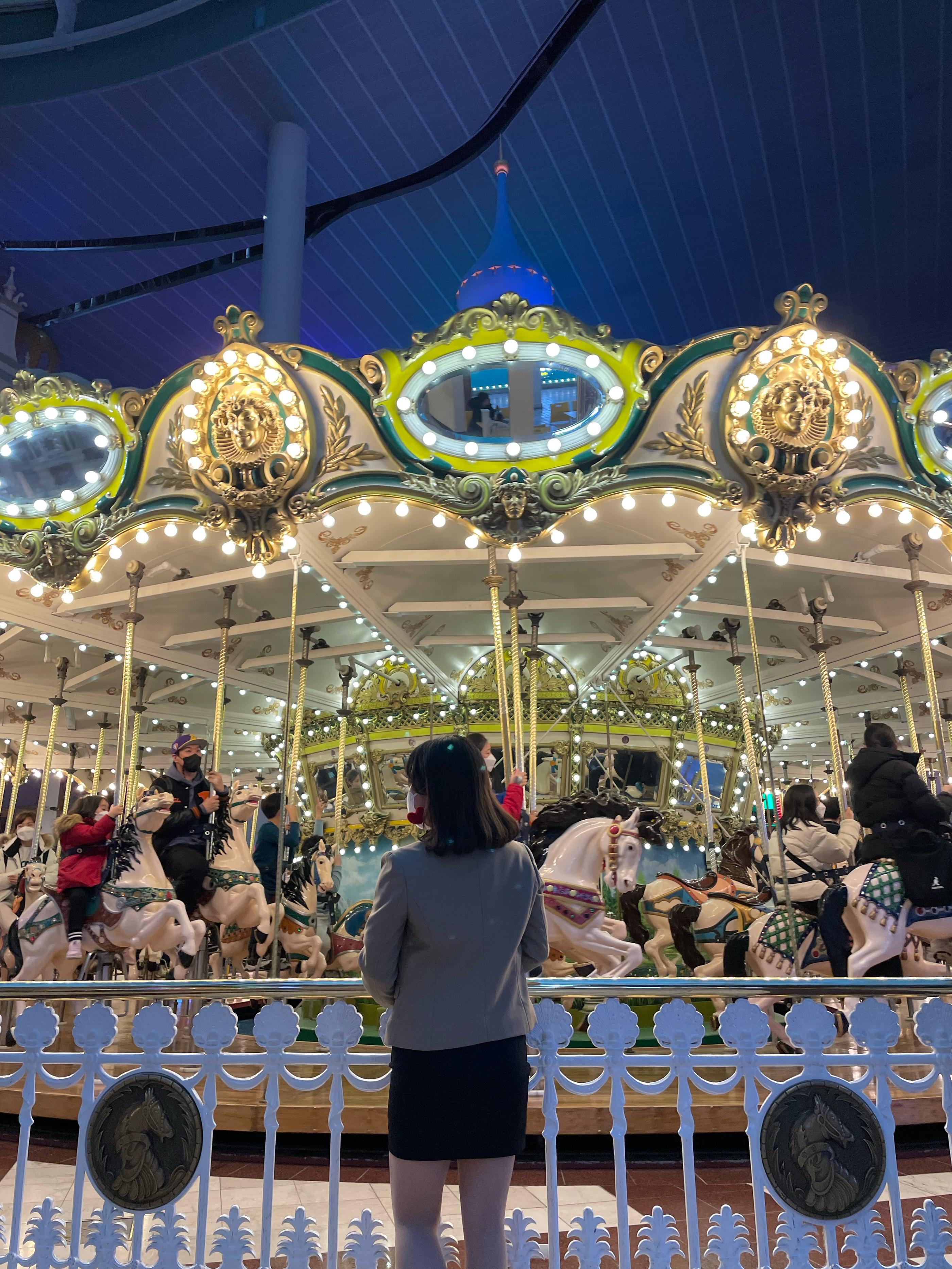 I went to Lotte World wearing a Korean school uniform 🐰🩵