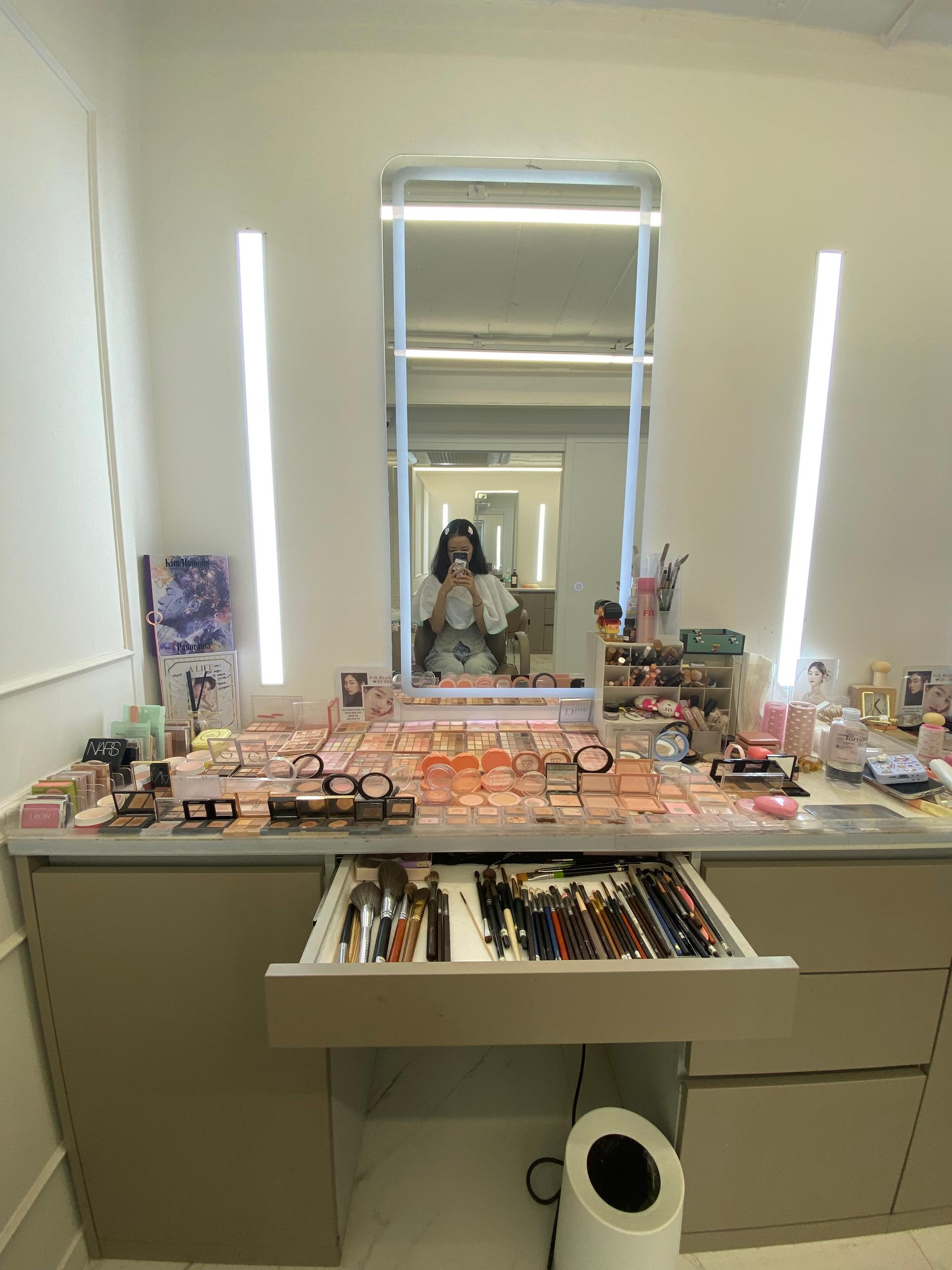 Hair Makeup Profile Studio!!