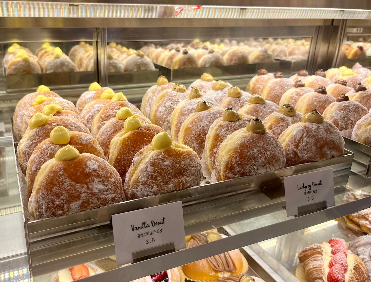 A Sweet Escape to "Knotted Donut" in Jamsil, Seoul