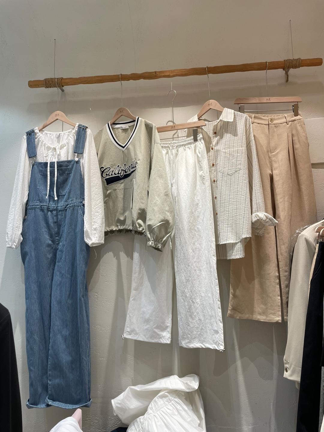 Dongdaemun Wholesale Market tour. Local guide takes you shopping for women's clothing, shoes, bags, accessories, and children's clothing all in one go!