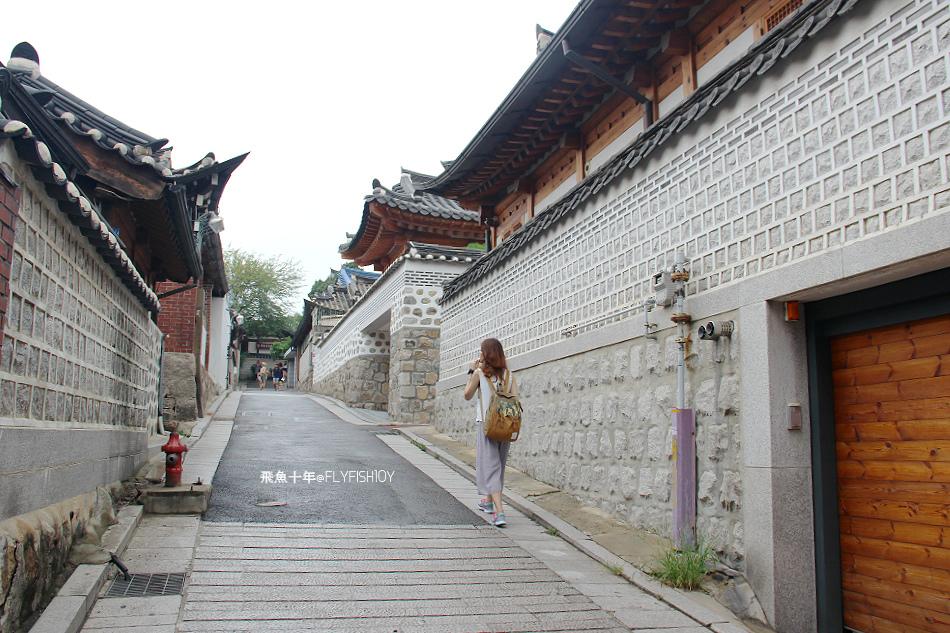 โซล เกาหลีใต้ สถานีอันกุก หมู่บ้านบุกชอนฮานอก ประเภทฮานอกแบบดั้งเดิมที่สวยงาม.