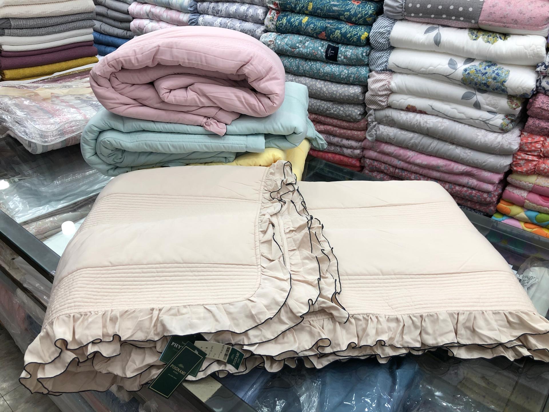 素色花邊寢具