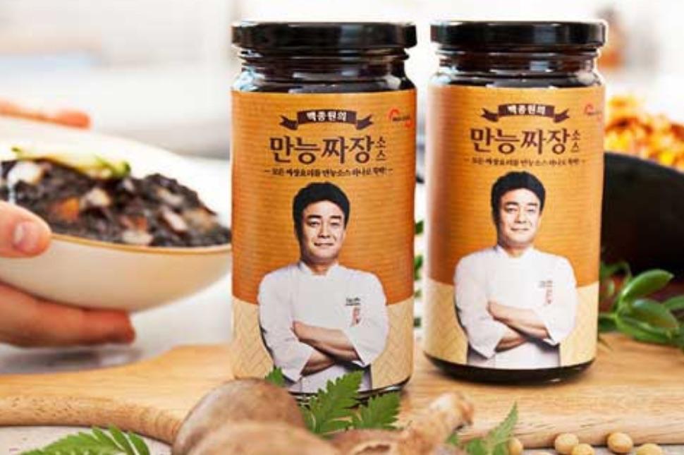 korean brand paik cook's jajang sauce by baek jongwon jars