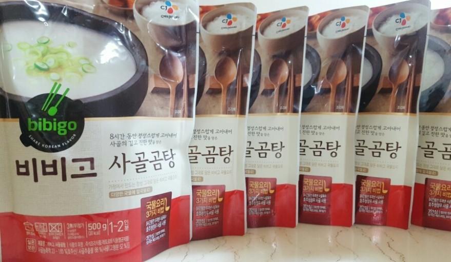 packs of korean brand bibigo's beef bone soup (sagol gomtang))