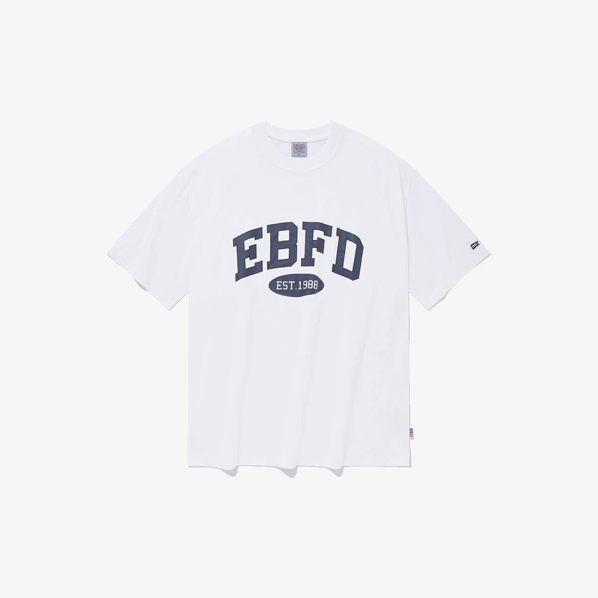 《金多美&WEi金曜漢同款》EBFD弧形LOGO短袖T恤（深藍色）