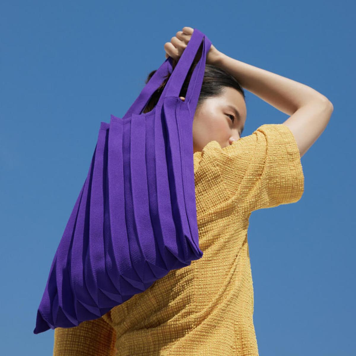 Knit Pleated Shoulder Bag (Purple)